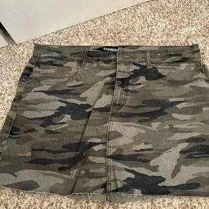 Express camouflage mini skirt. Size 12